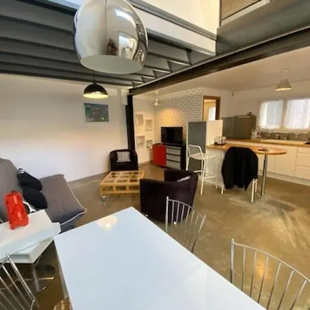 Maison Duplex Avec Terrasse Proche De La Gare Sncf Apartment