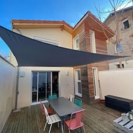Apartament Maison Duplex Avec Terrasse Proche De La Gare Sncf